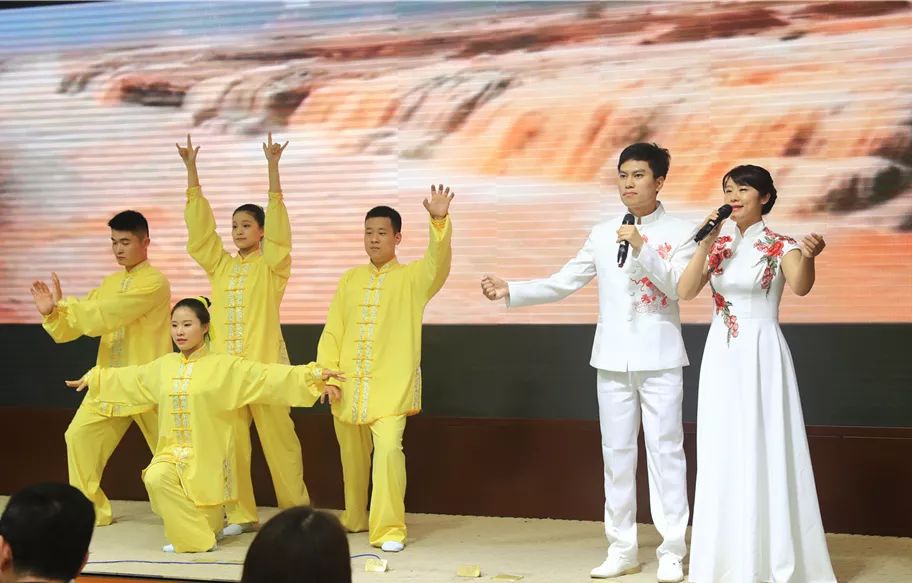 河北站中华经典诵读大会选手深情朗诵《信念永恒》展现文化力量与精神崇高