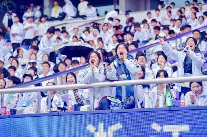 昨天杭州很多学校有冠军到访 孩子们激动坏了